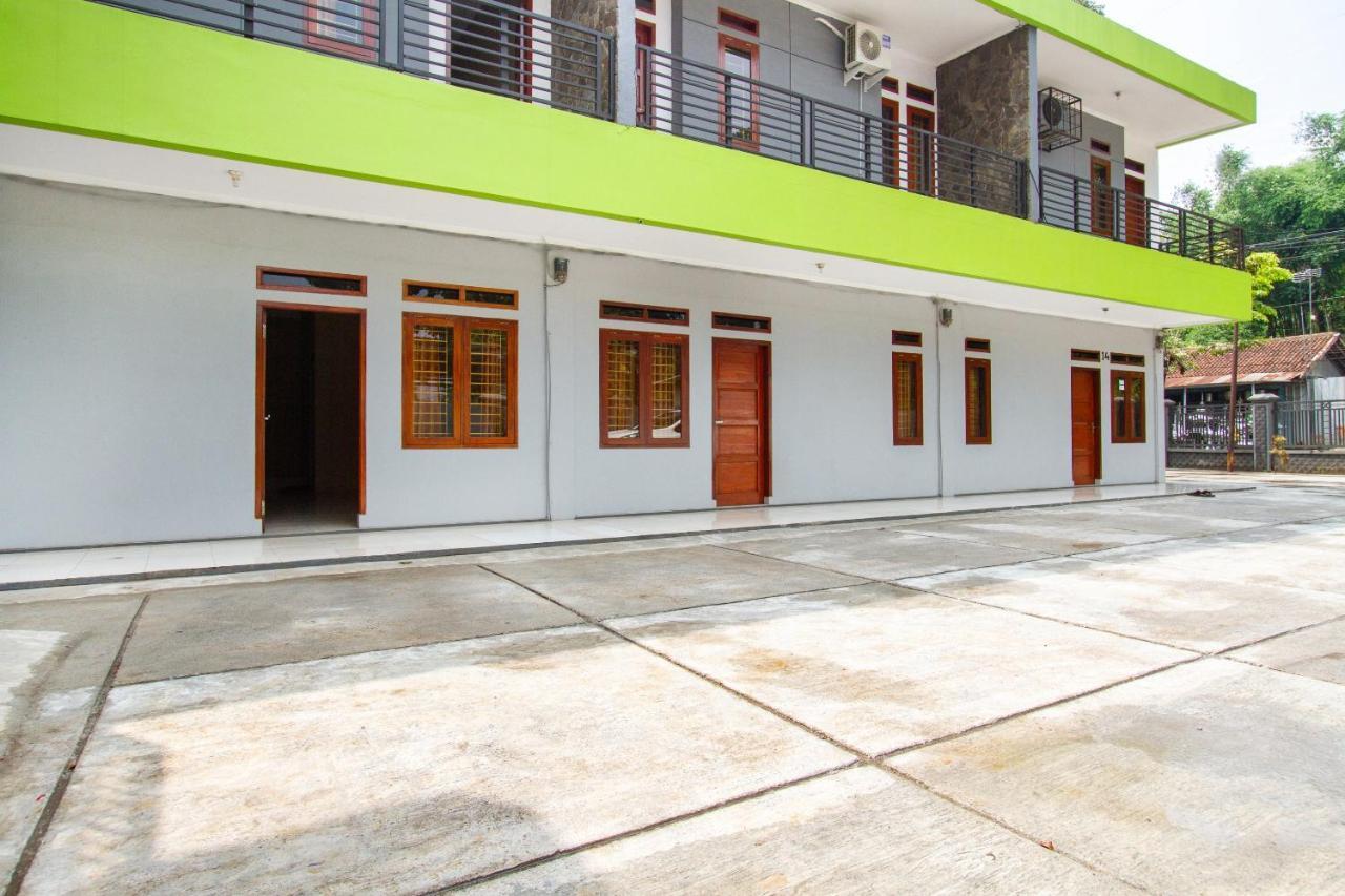 Spot On 2891 999 Guest House Sumedang Экстерьер фото