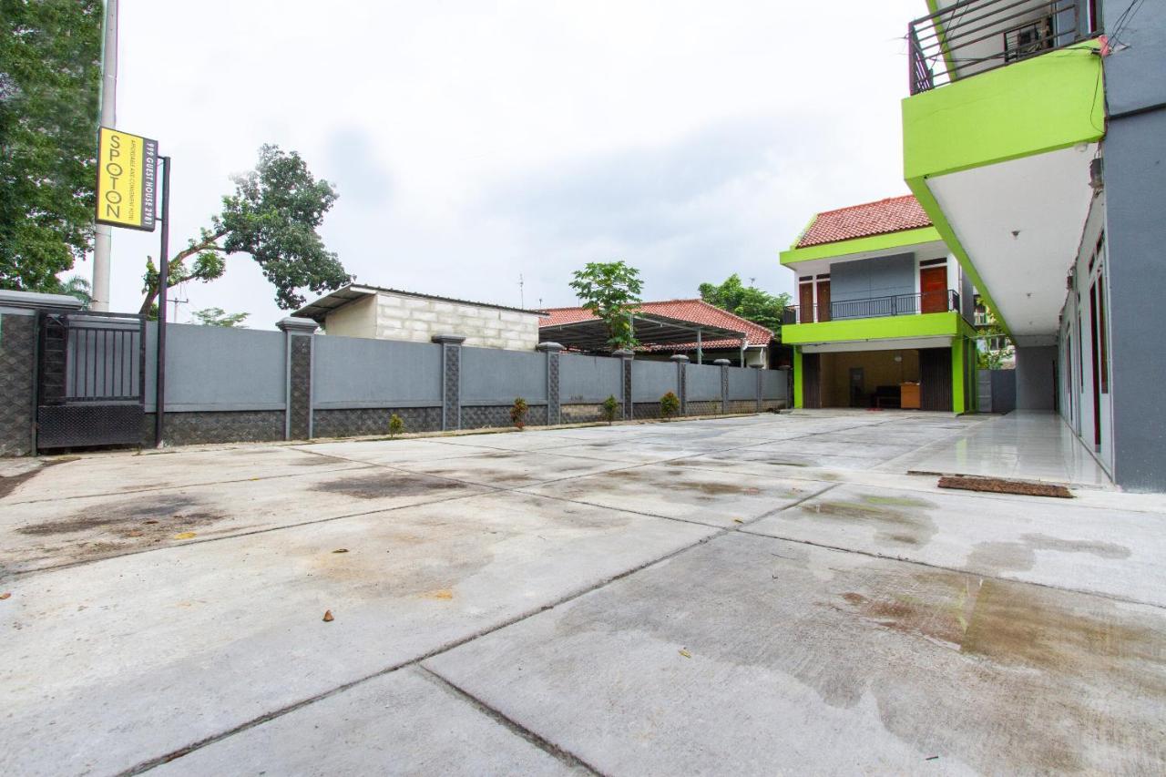 Spot On 2891 999 Guest House Sumedang Экстерьер фото