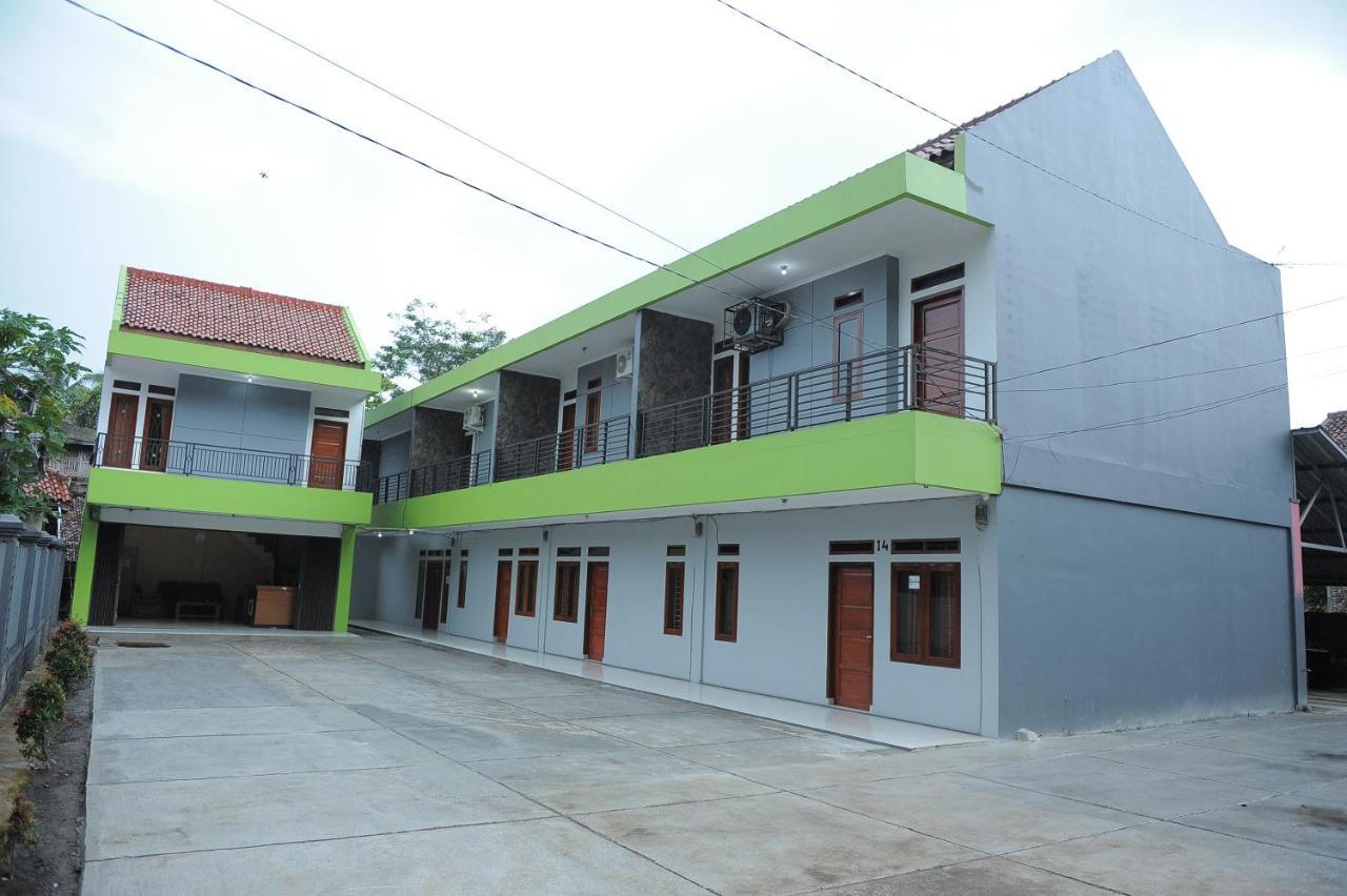 Spot On 2891 999 Guest House Sumedang Экстерьер фото